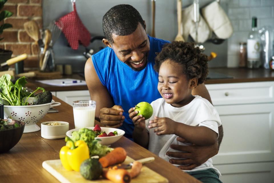 A father teaches his young child about nutrition.